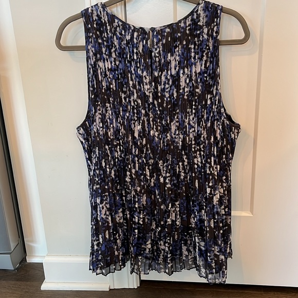 Halogen Woman’s Sleeveless Top - Picture 2 of 7